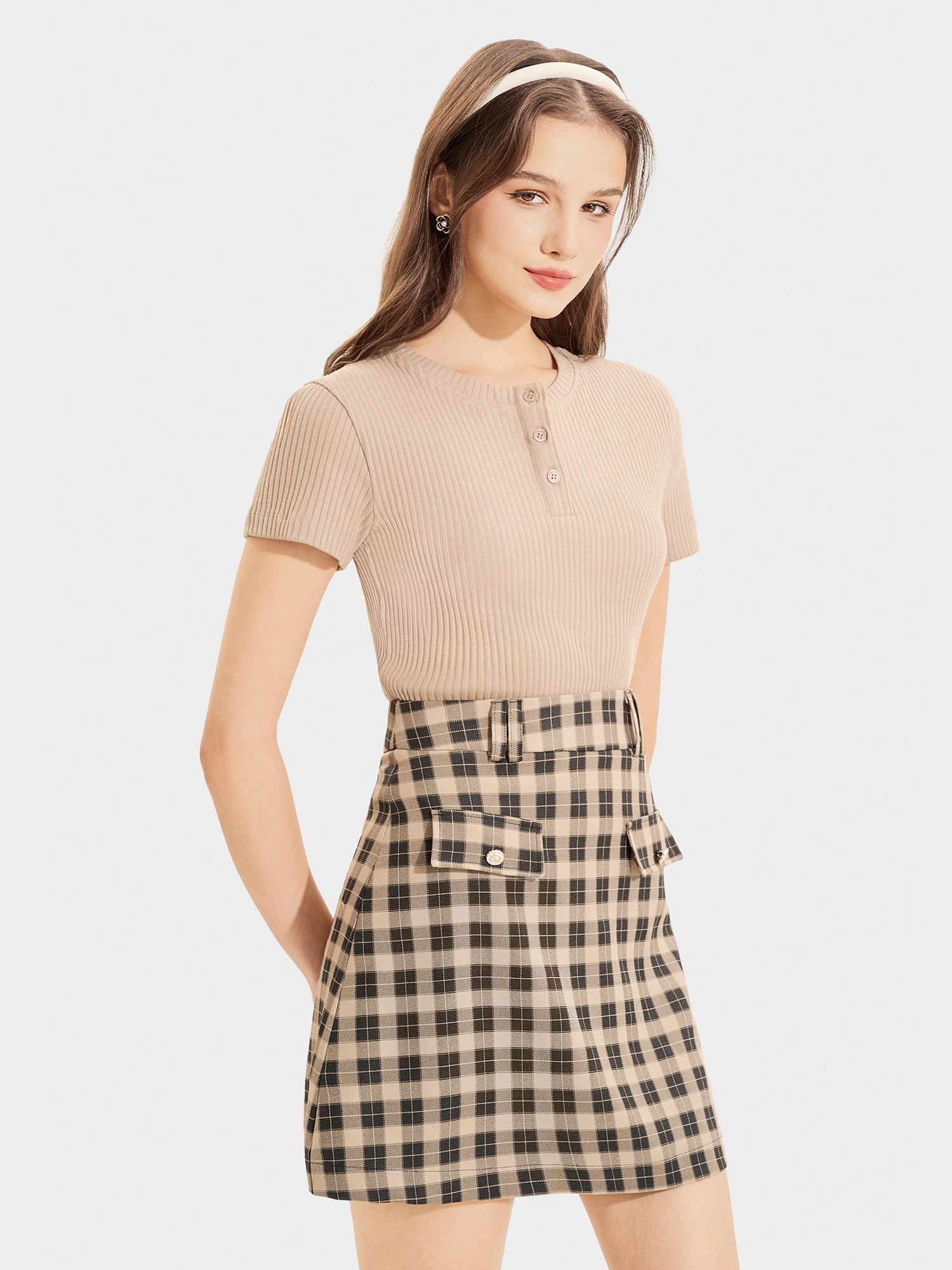 Áo thun gân tay ngắn cổ tròn cài nút