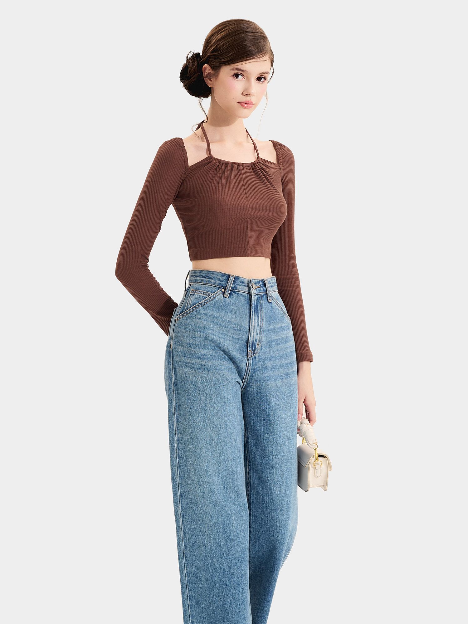  Áo thun croptop cổ yếm tay dài 