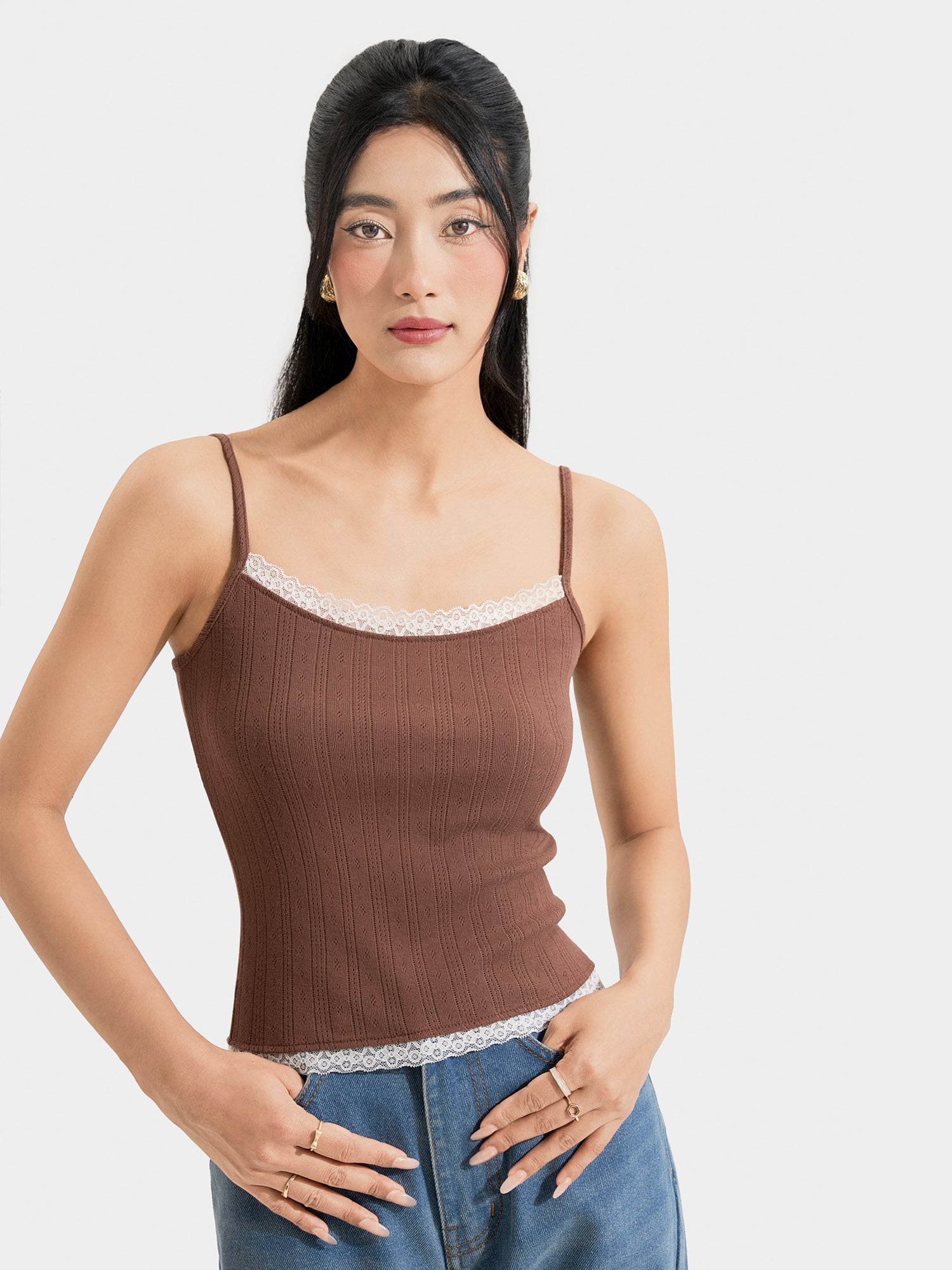 Áo thun 2 dây phối ren ngực và lai