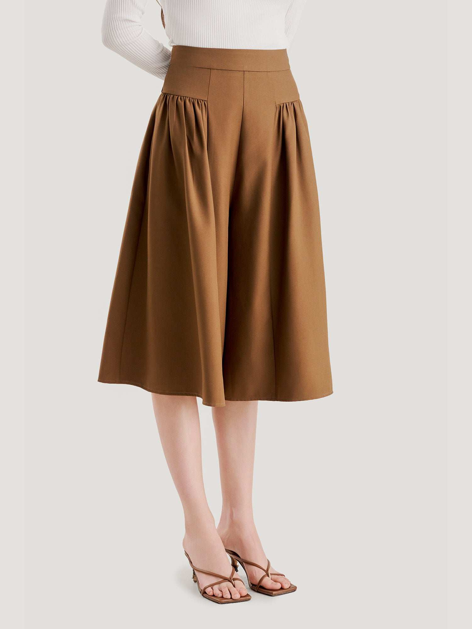 Quần culotte xếp li hông