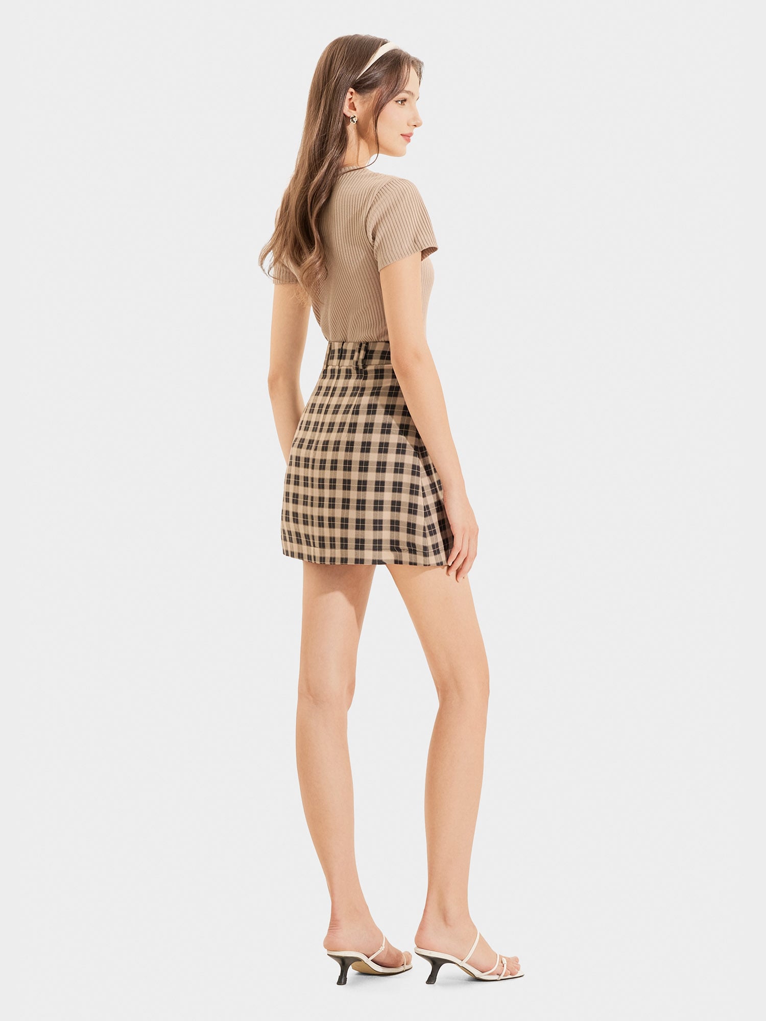 Áo thun gân tay ngắn cổ tròn cài nút