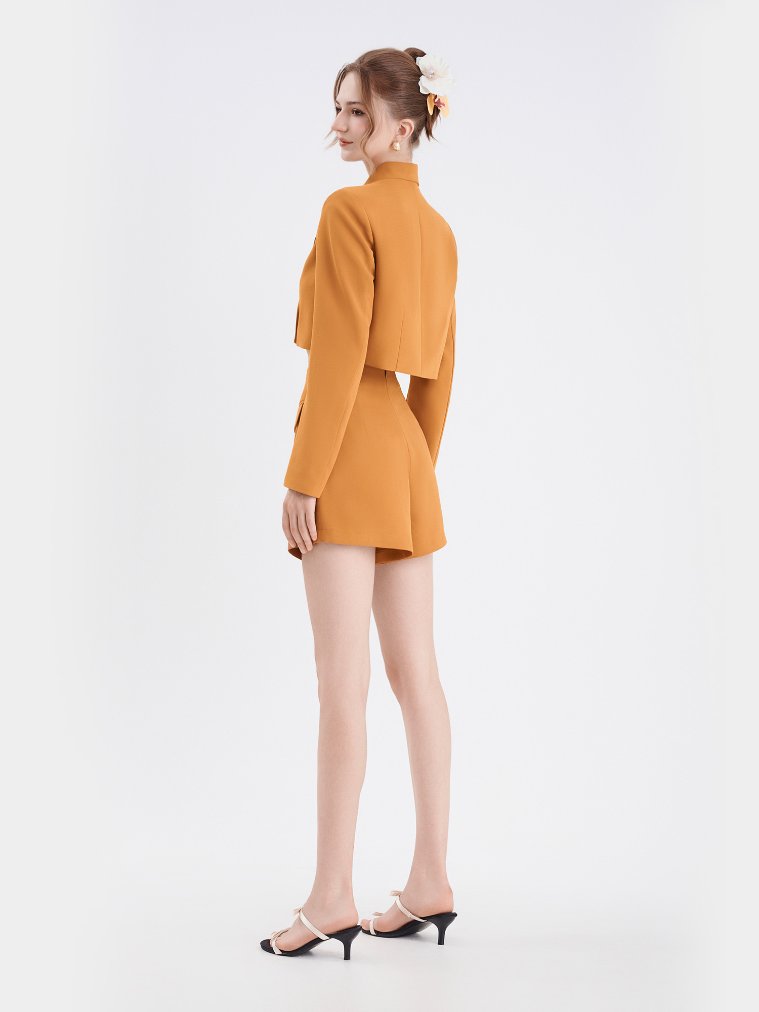 Áo blazer form ngắn tay dài phối túi giả