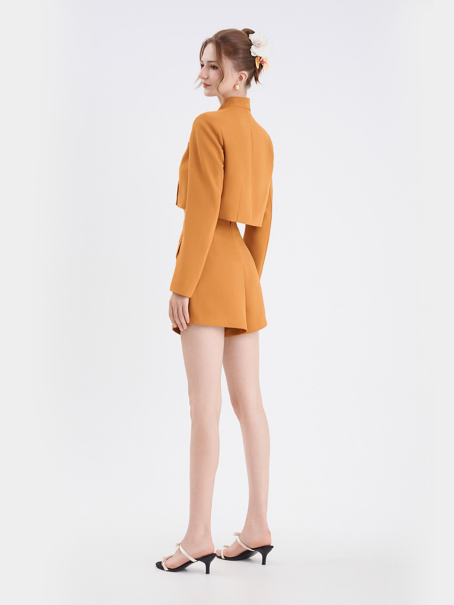  Áo blazer form ngắn tay dài phối túi giả 