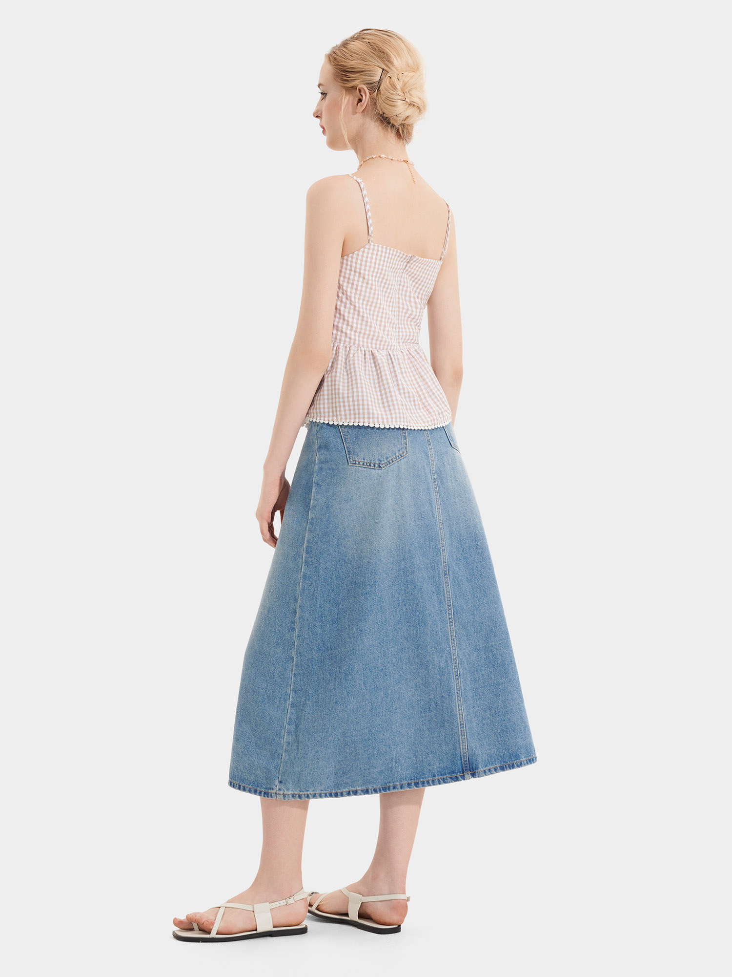 Áo 2 dây caro đính hàng nút phối ren