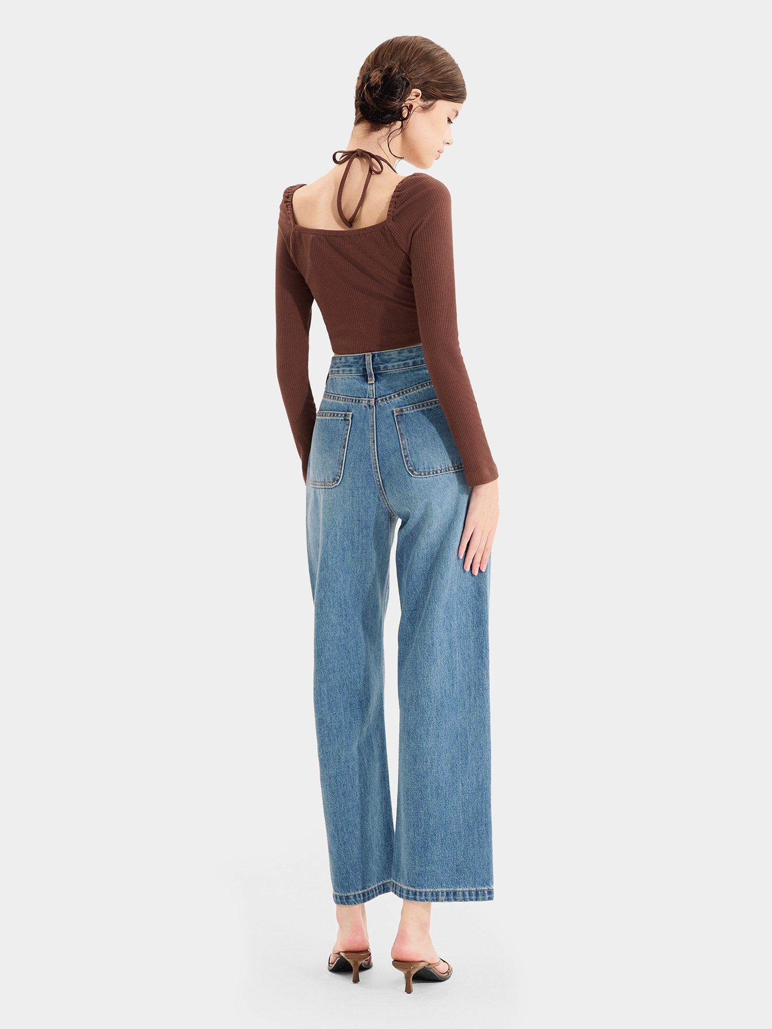  Áo thun croptop cổ yếm tay dài 