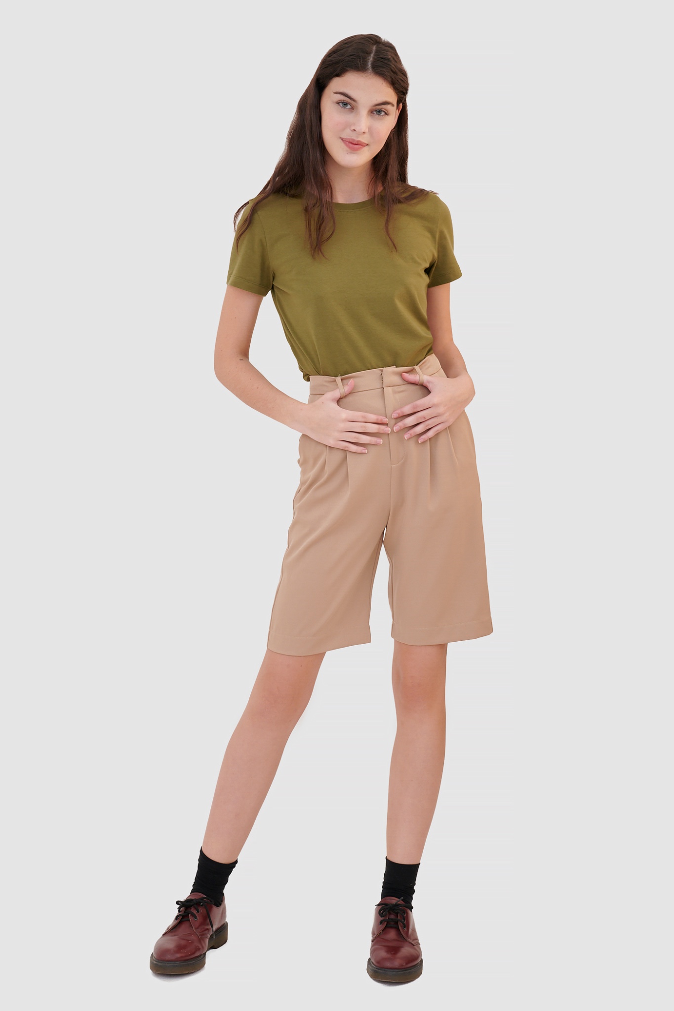Quần short ngang gối nhấn ly