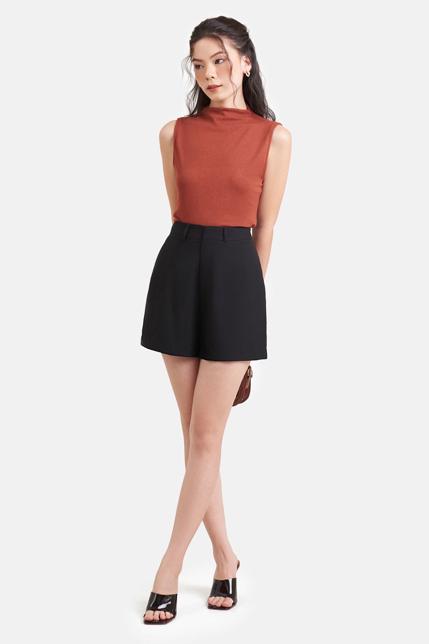 Áo thun sát nách cổ lọ