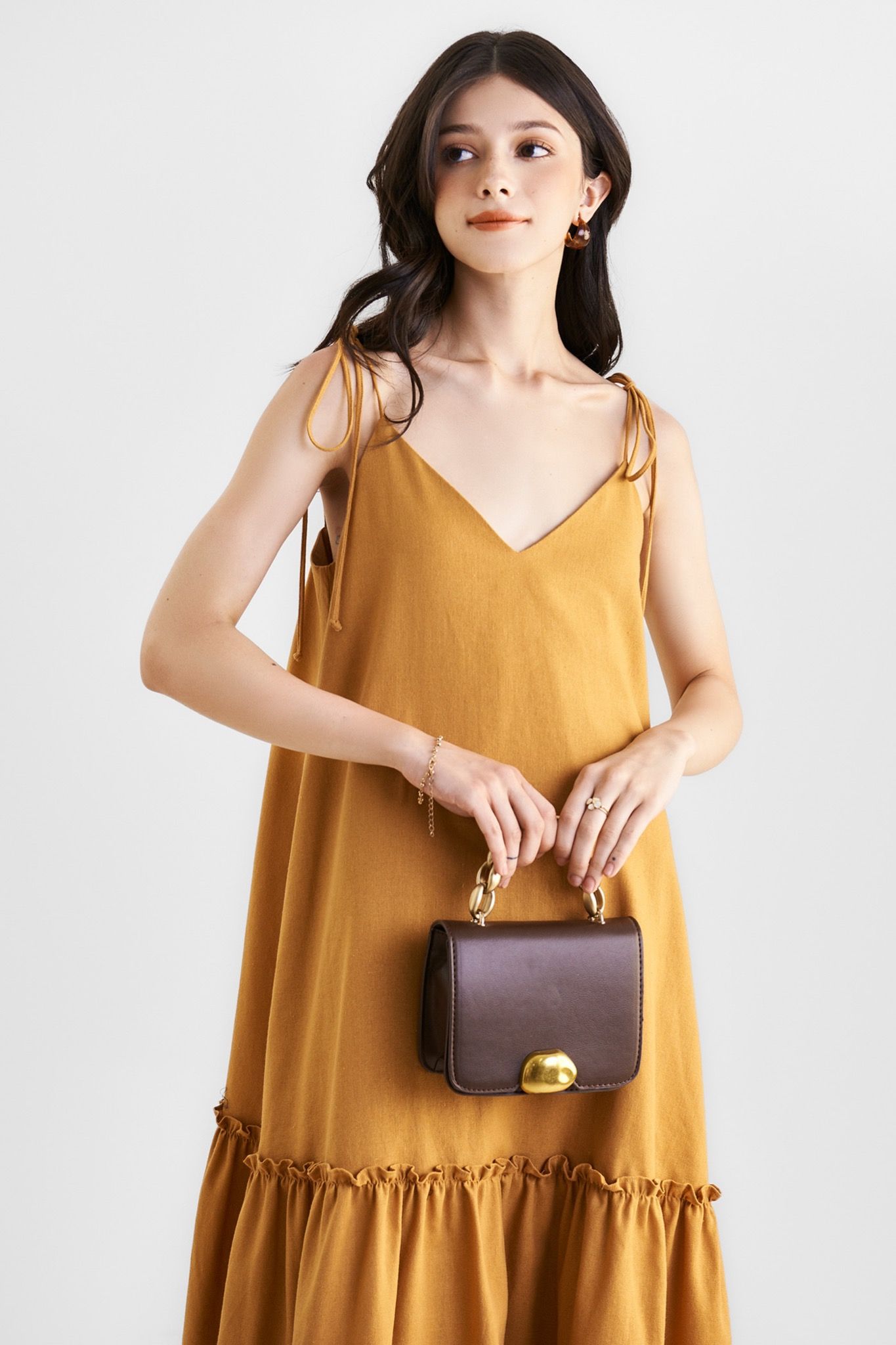  Đầm linen midi 2 dây xẻ V 