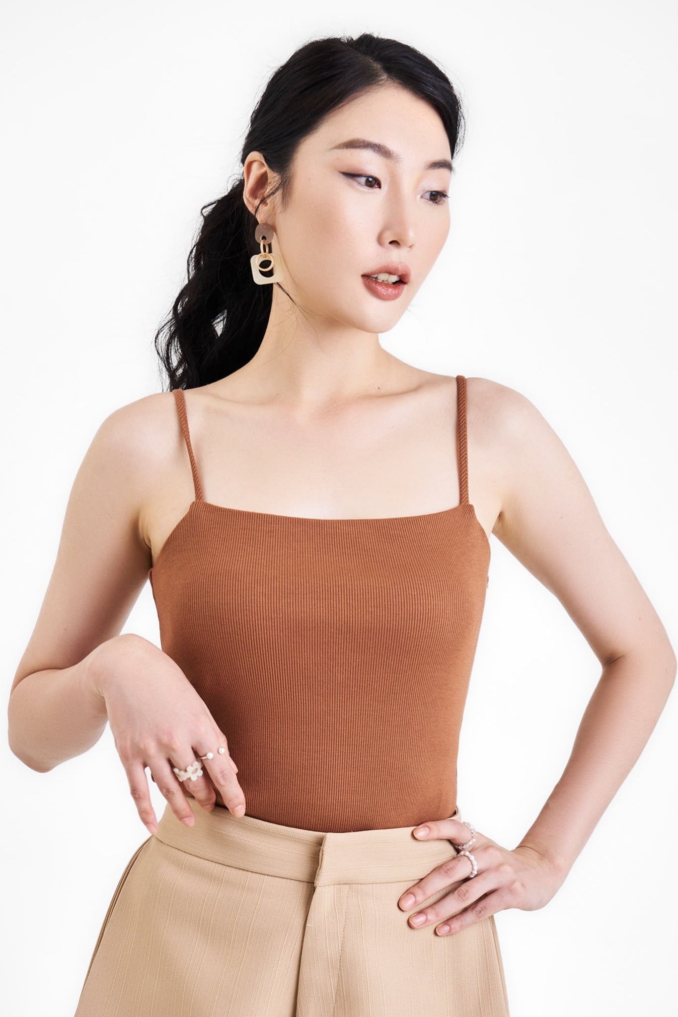 Áo thun ôm 2 dây cơ bản