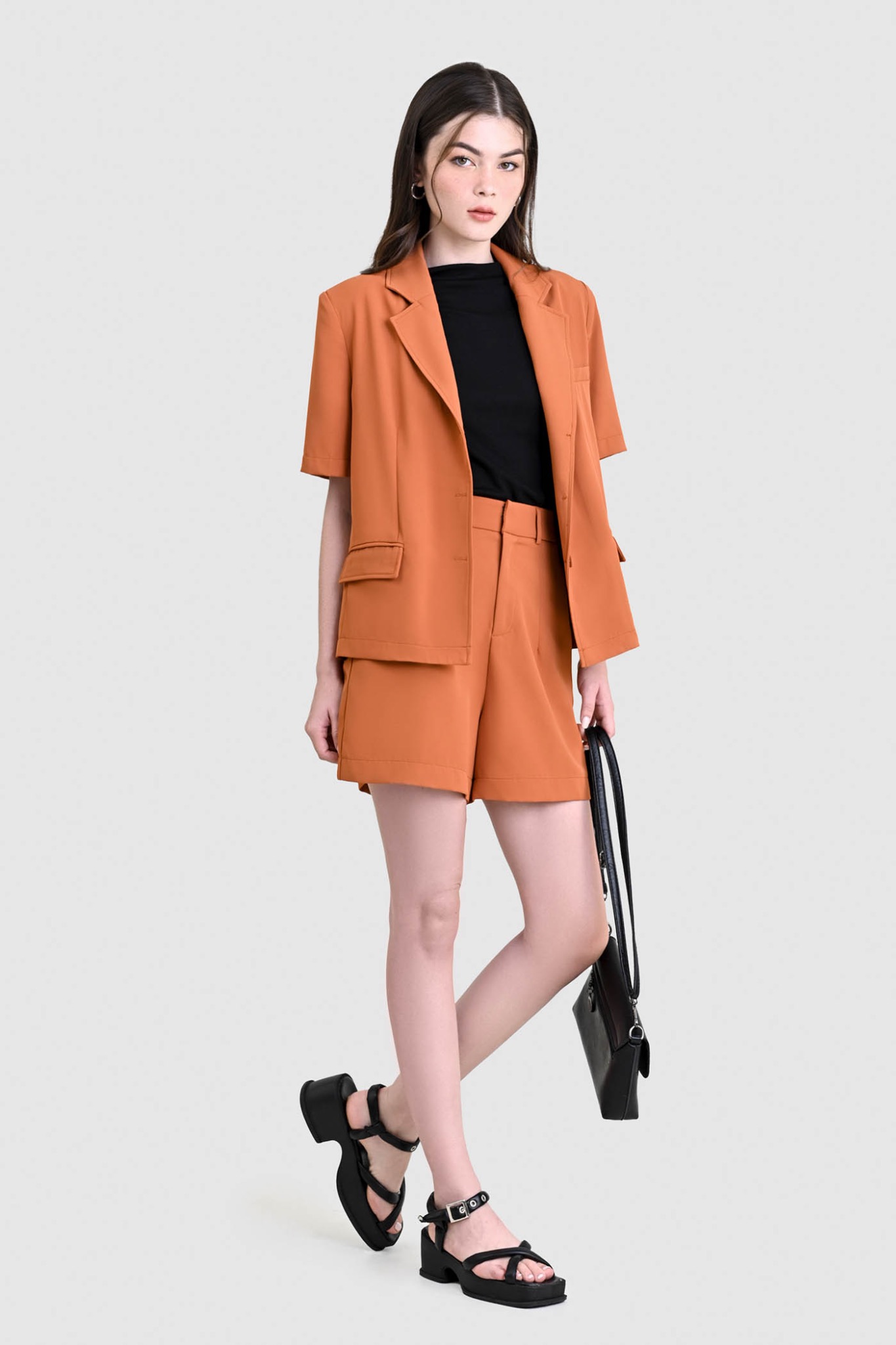 Áo blazer kiểu tay ngắn 3 nút trước