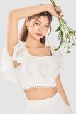  Áo crop top trễ vai viền bèo ren 