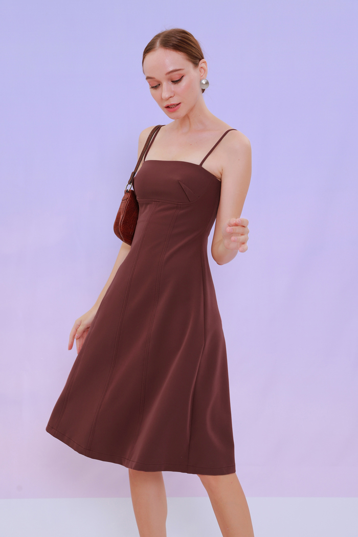 Đầm 2 dây midi nhấn ngực