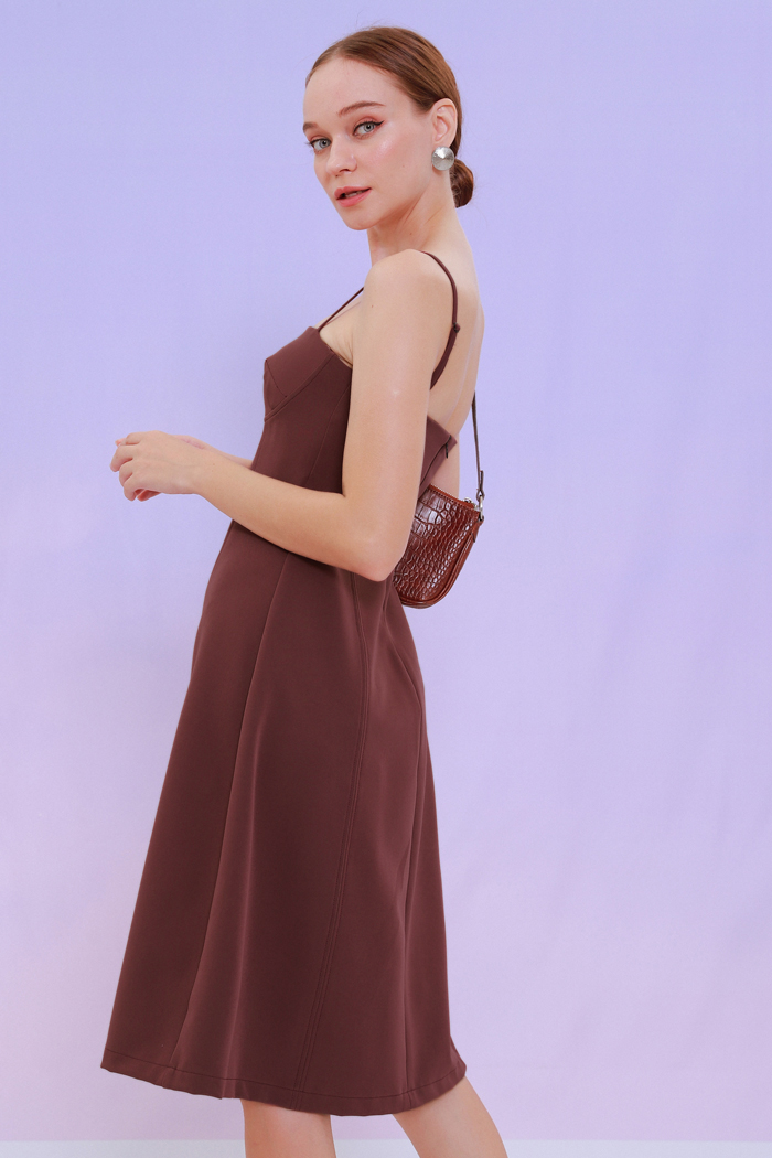 Đầm 2 dây midi nhấn ngực