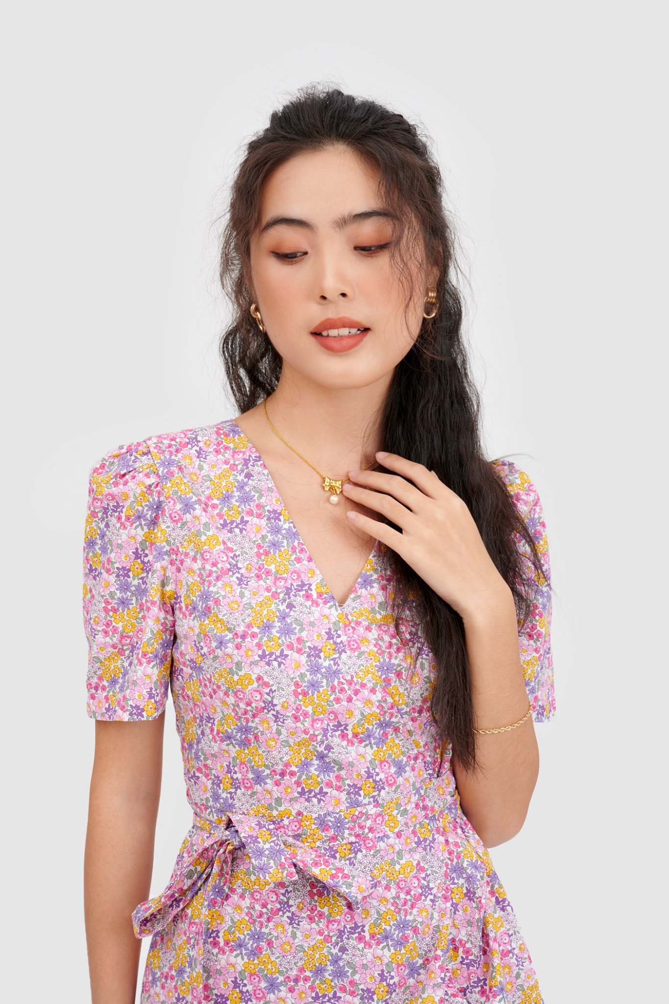 Đầm đắp chéo mini cột nơ hoạ tiết hoa