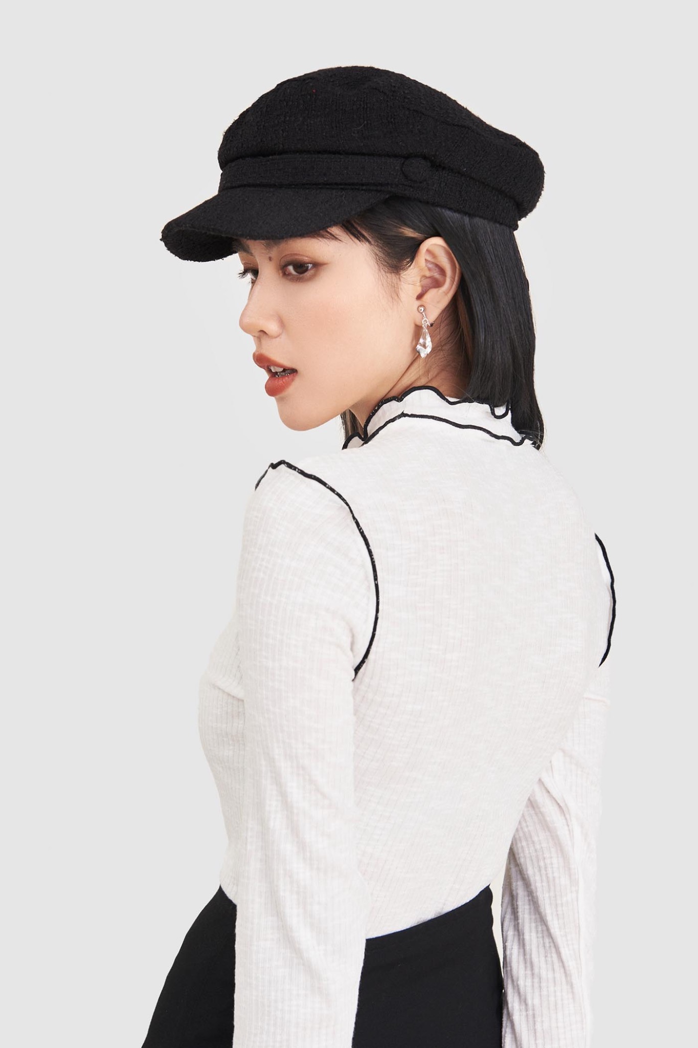 Áo thun tay dài knit viền chỉ màu