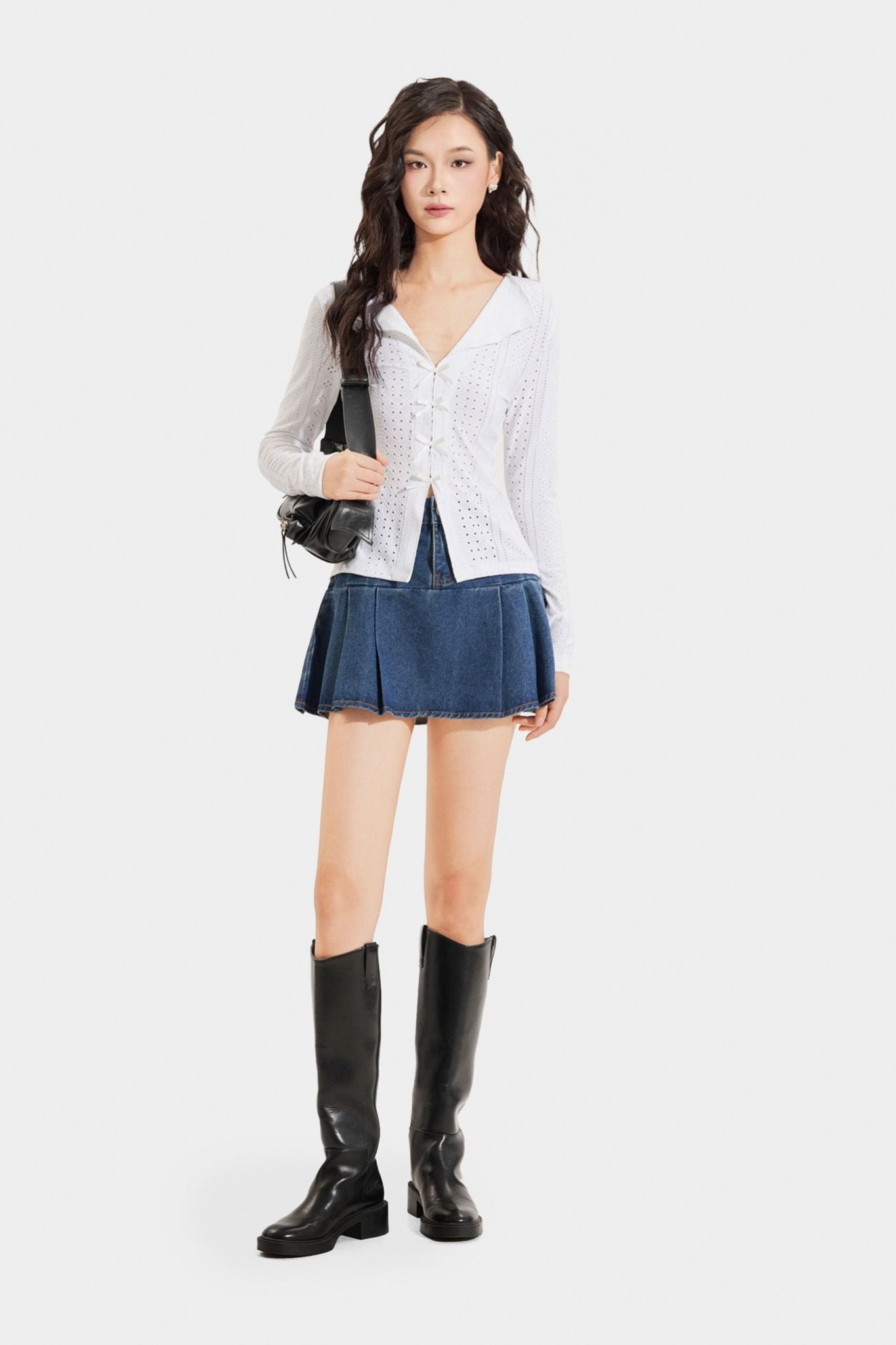  Áo thun thêu tay dài cổ tim đính nơ thân trước 