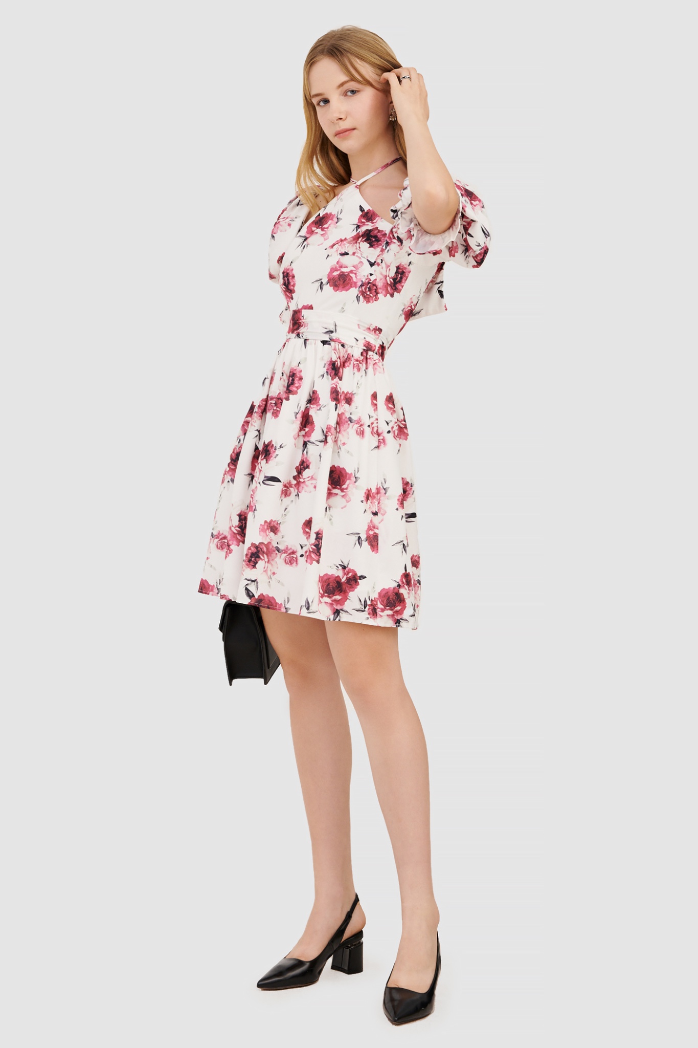 Đầm cổ yếm tay nhấn smocking