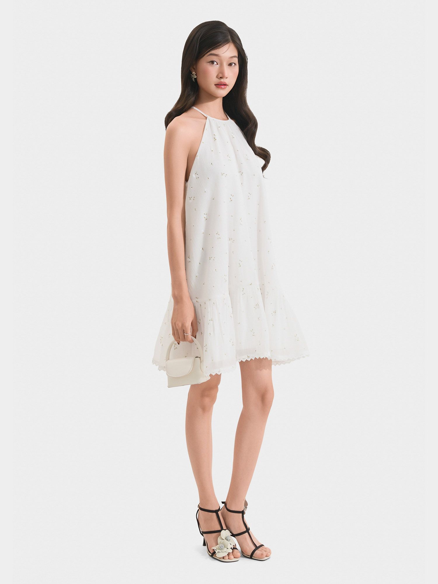  Đầm mini form suông cổ yếm lai phối ren 