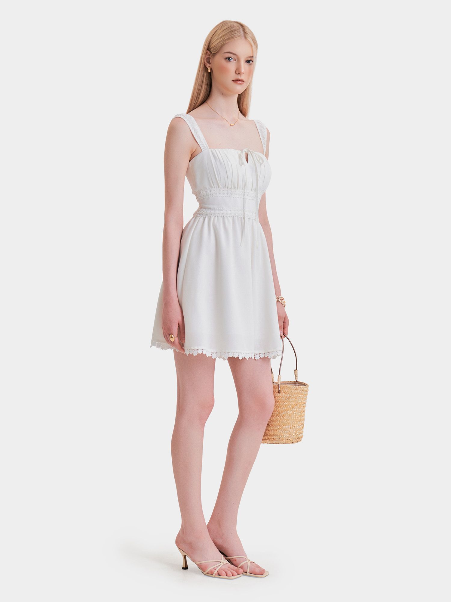  Đầm mini linen 2 dây nhún thun smocking lưng phối ren 