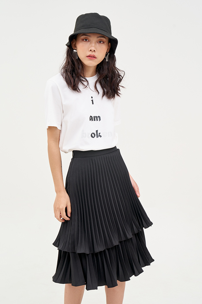 Áo thun in text I am broken