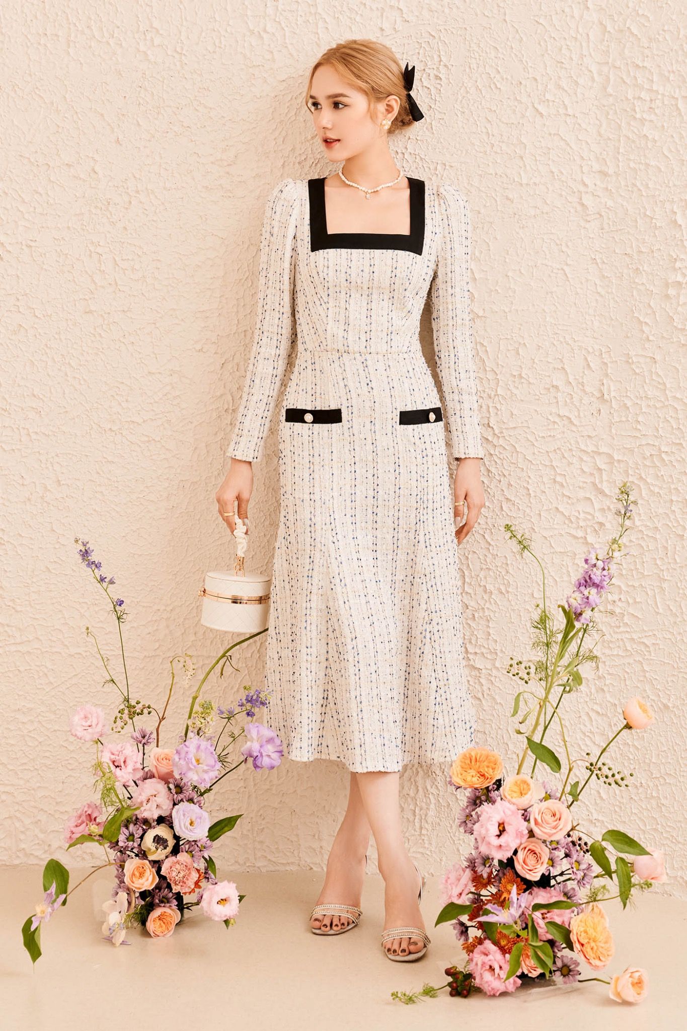  Đầm tweed midi tay dài cổ vuông 