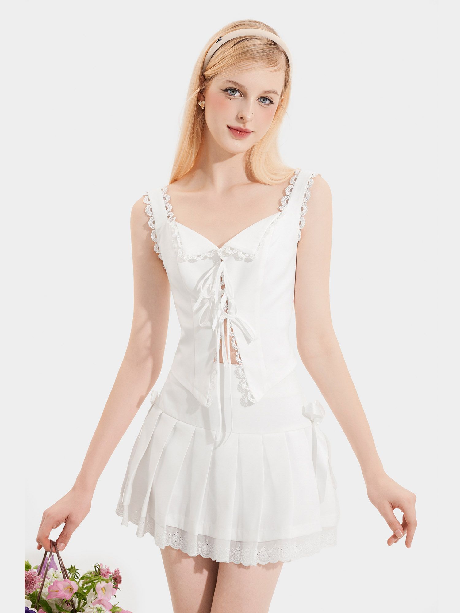  Áo kiểu sát nách cổ vuông phối ren thắt nơ thân trước 