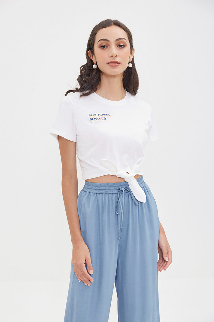 Áo thun croptop keep moving forward cột nơ