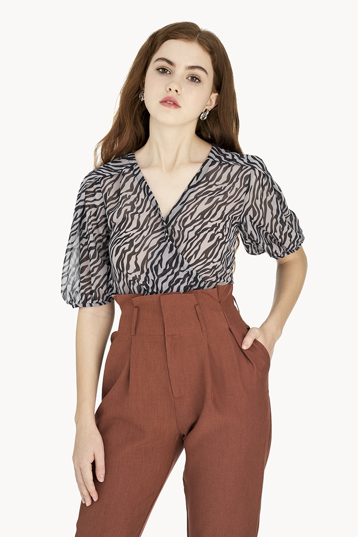 Áo croptop đắp chéo hoạ tiết zebra