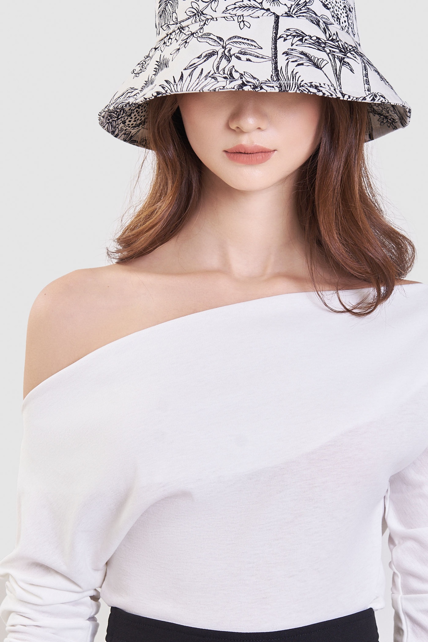 Áo thun tay dài cổ rộng trễ vai