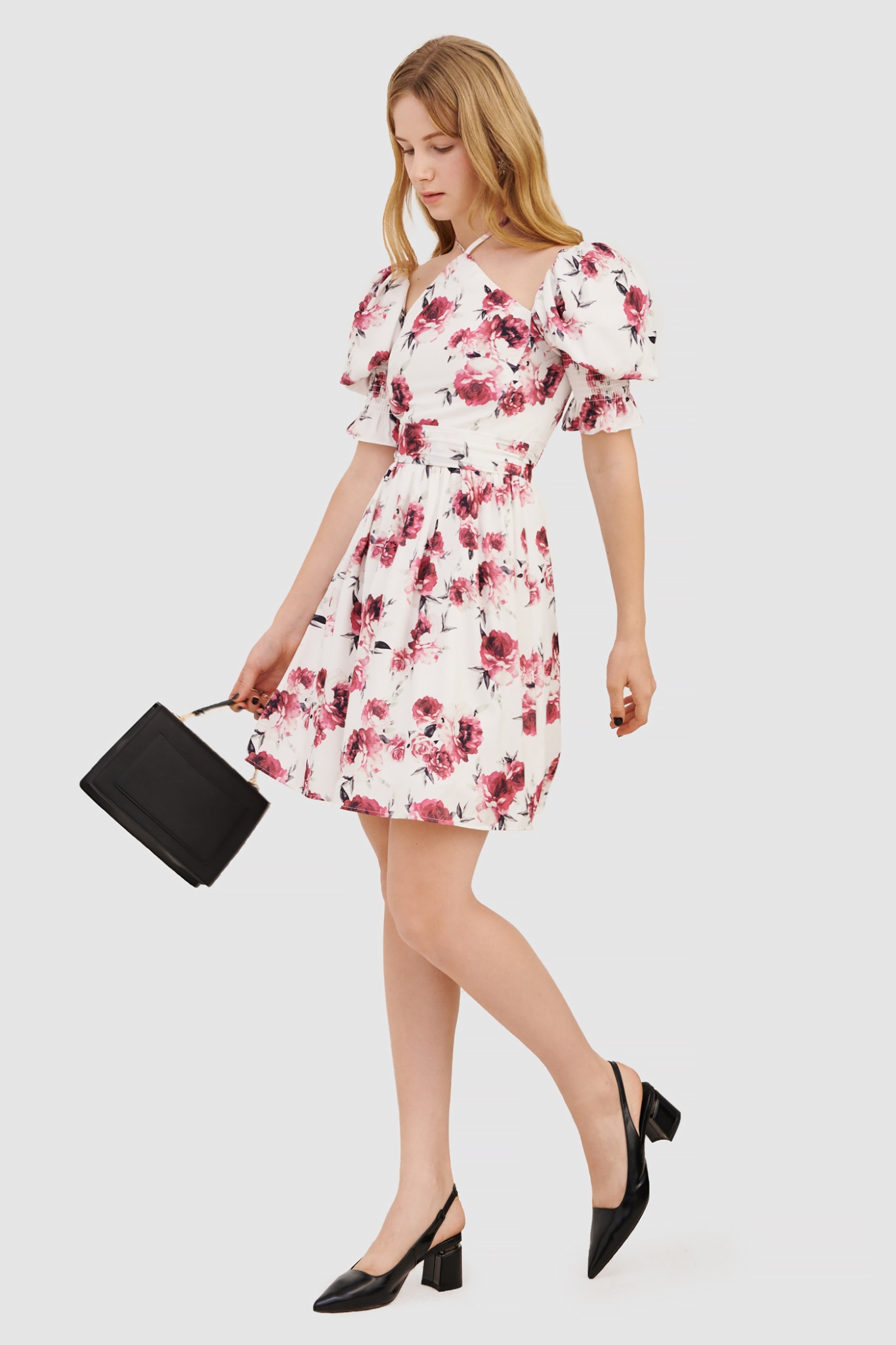 Đầm cổ yếm tay nhấn smocking