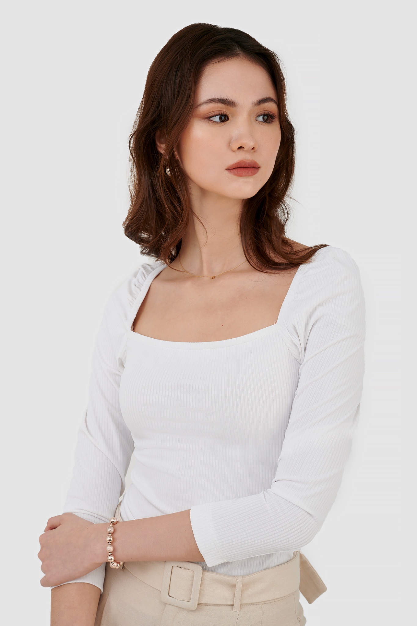 Áo thun gân cổ vuông