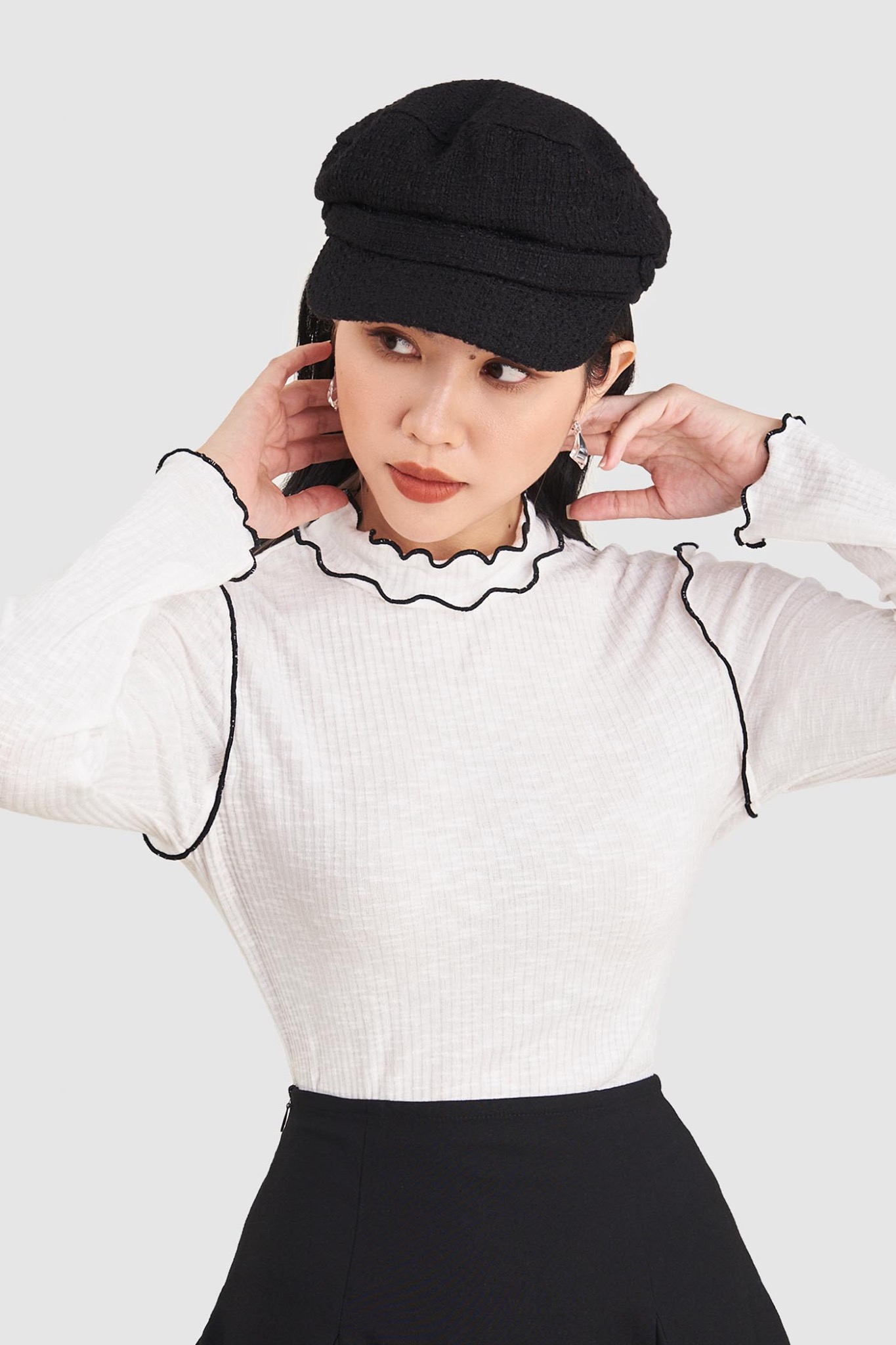 Áo thun tay dài knit viền chỉ màu