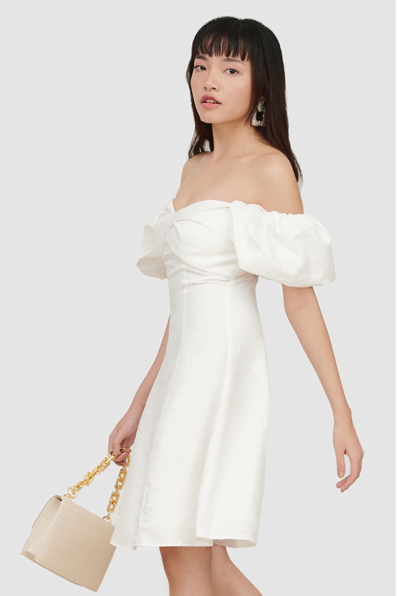 Đầm tay phồng nhấn xoắn ngực