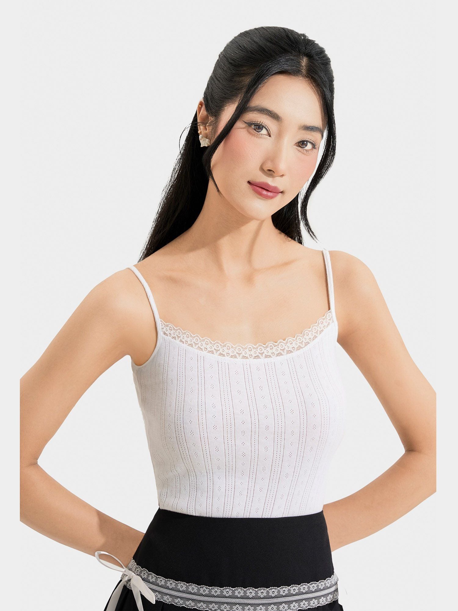  Áo thun 2 dây phối ren ngực và lai 