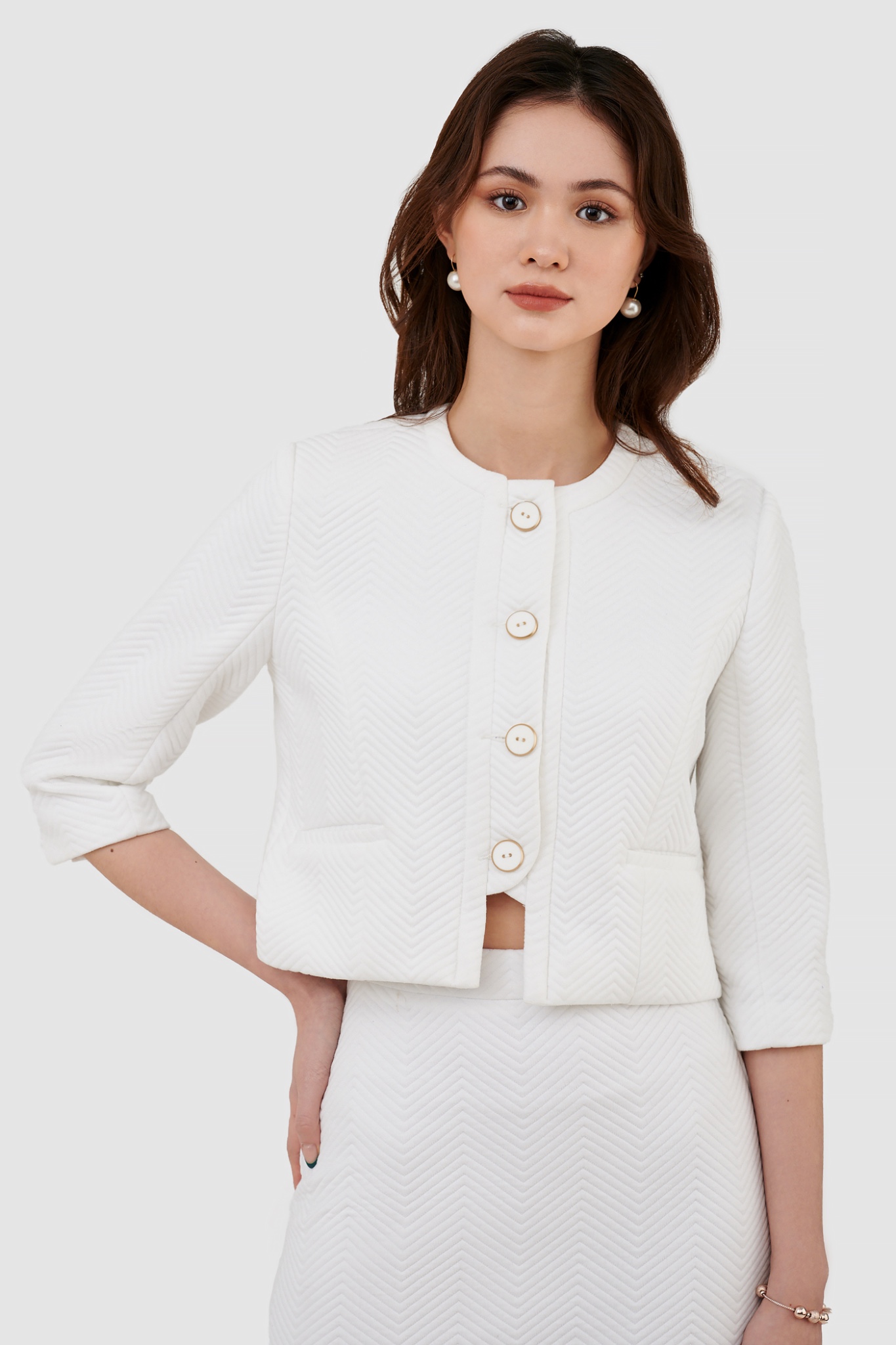 Áo khoác form crop cổ tròn