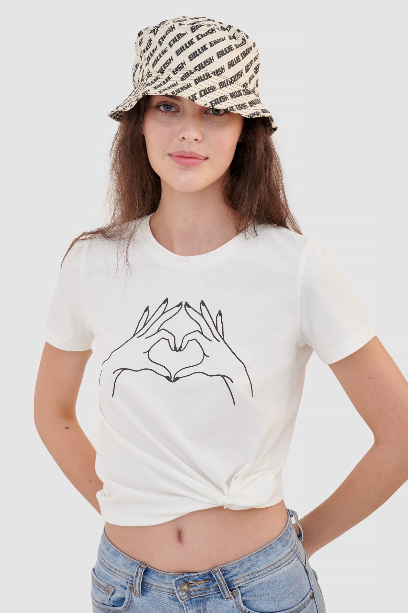 Áo thun graphic heart sign