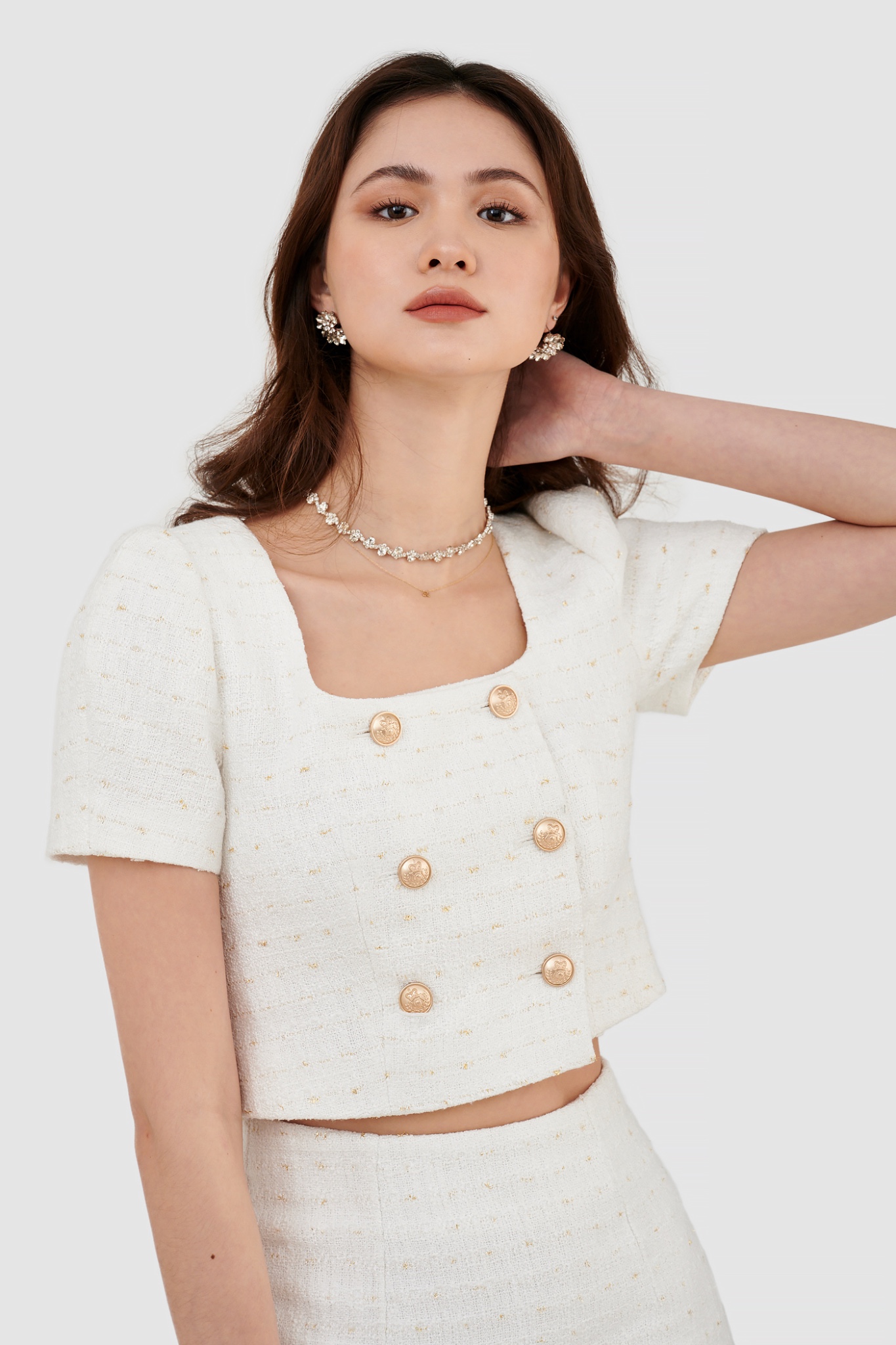 Áo crop top tweed nhấn 6 nút