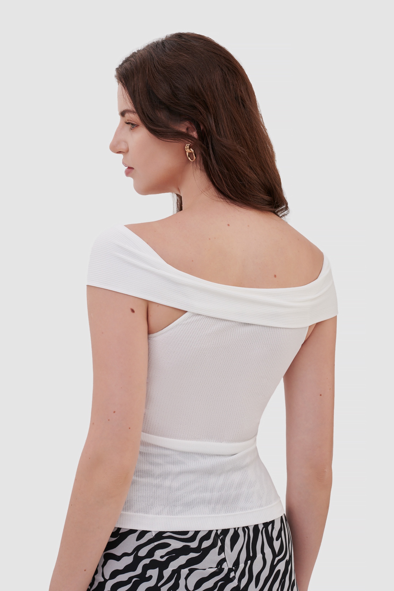 Áo thun knit trễ vai