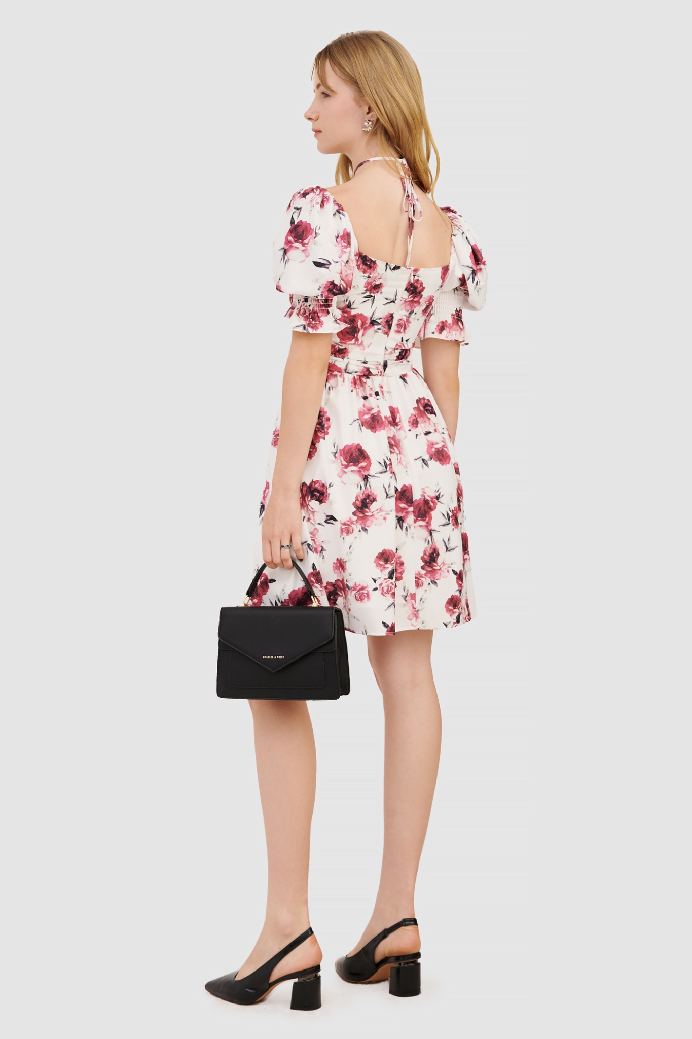 Đầm cổ yếm tay nhấn smocking