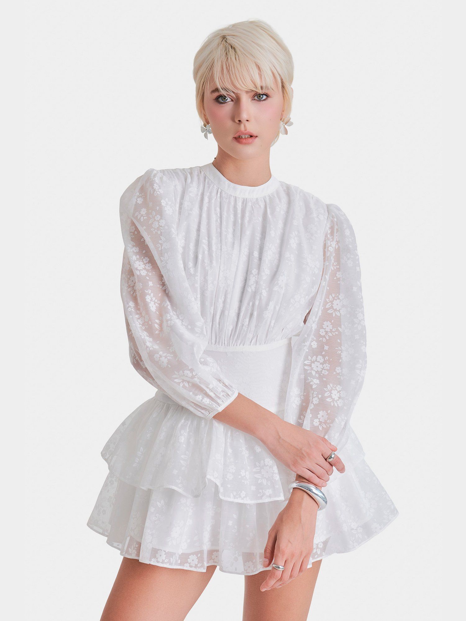  Đầm voan mini cổ tròn tay dài smocking eo 
