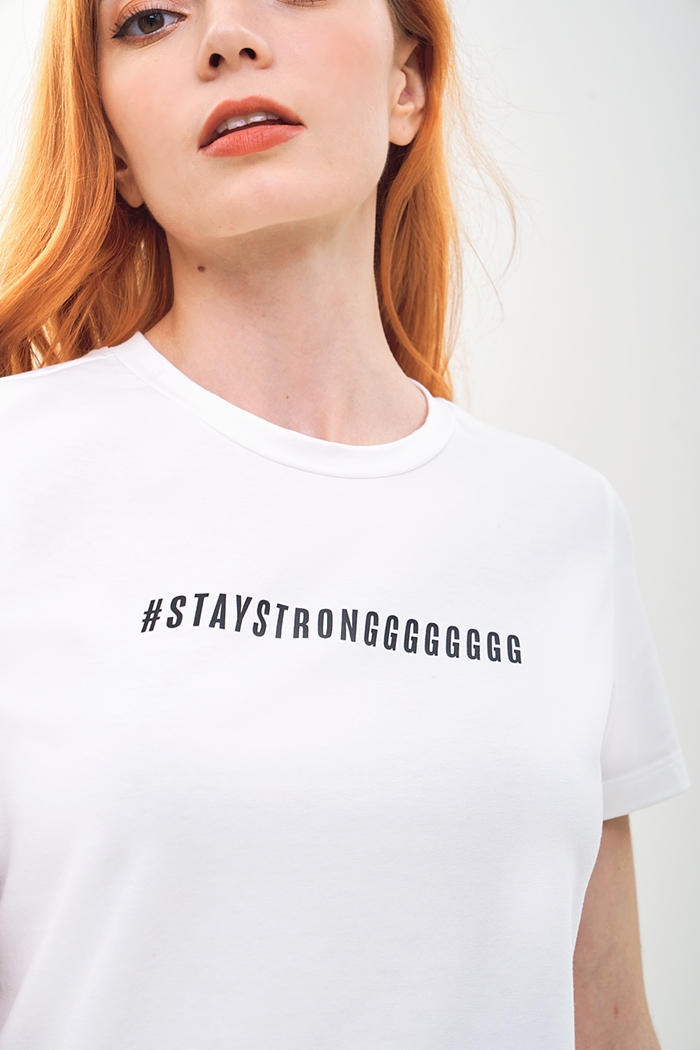 Áo thun graphic stay strong
