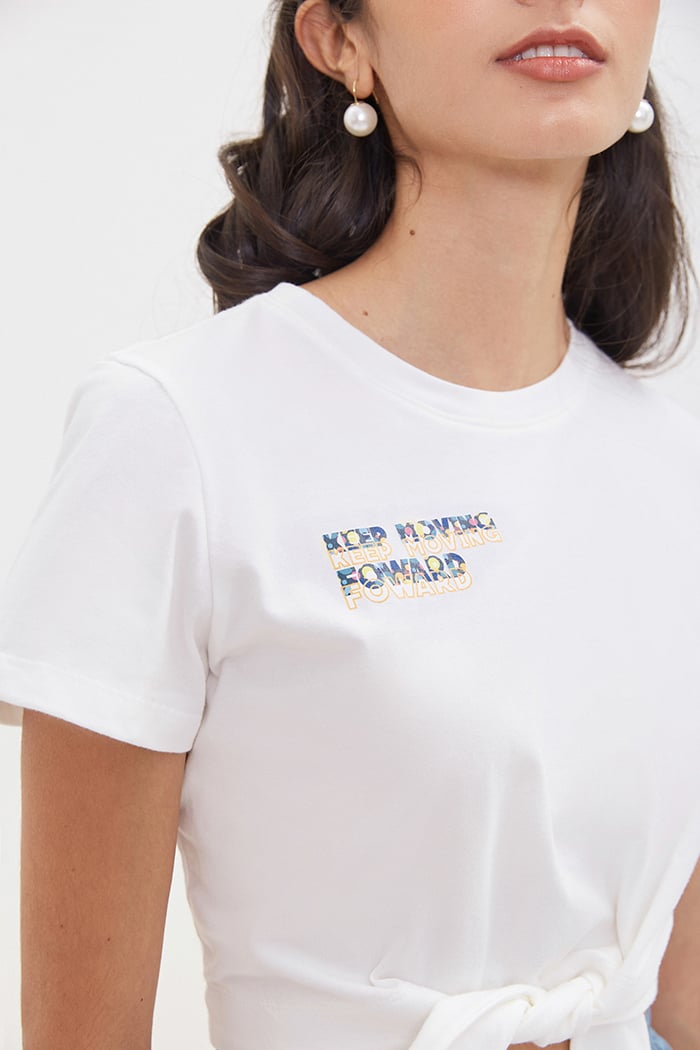 Áo thun croptop keep moving forward cột nơ