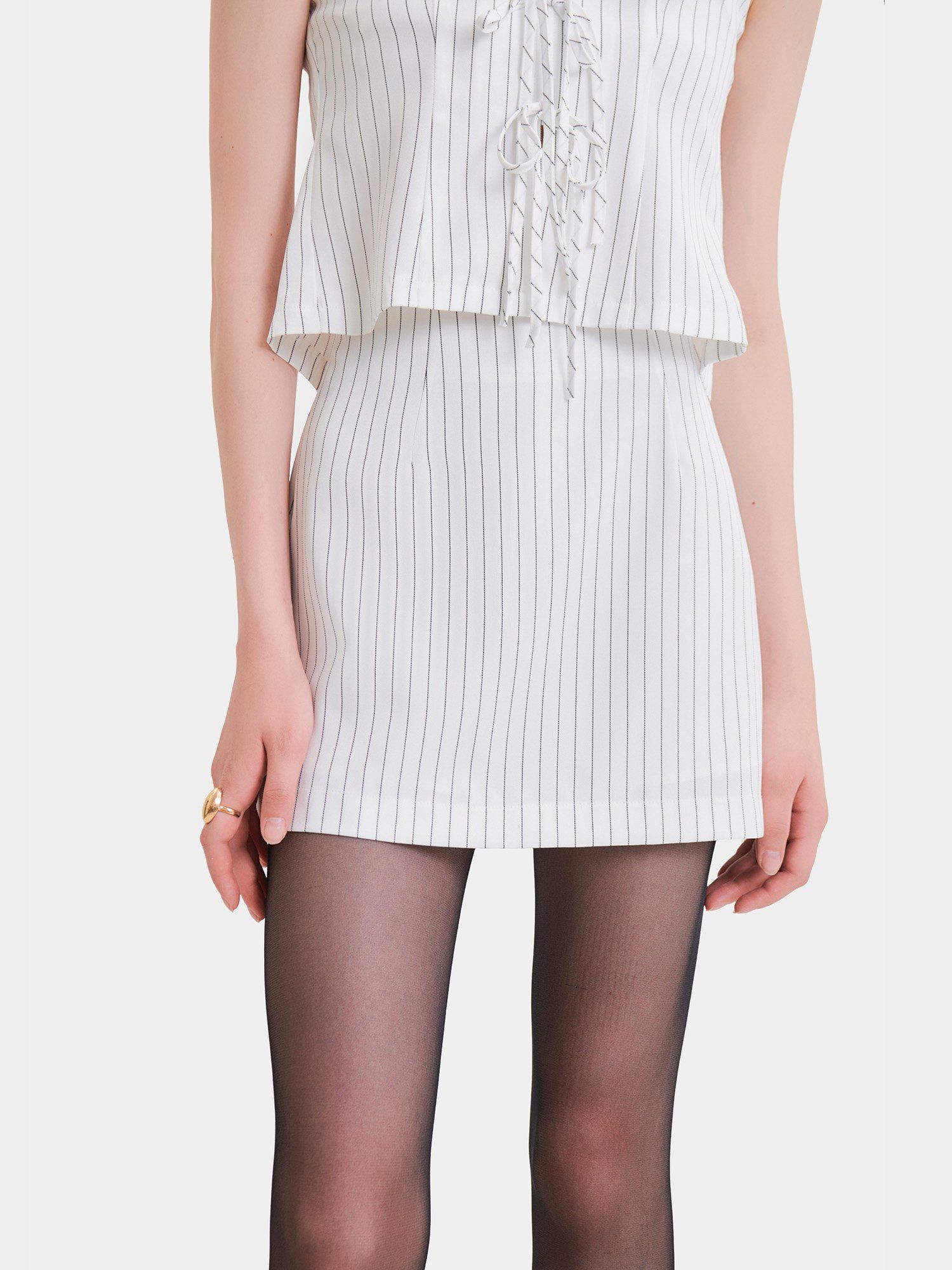  Váy skort cơ bản kẻ sọc 
