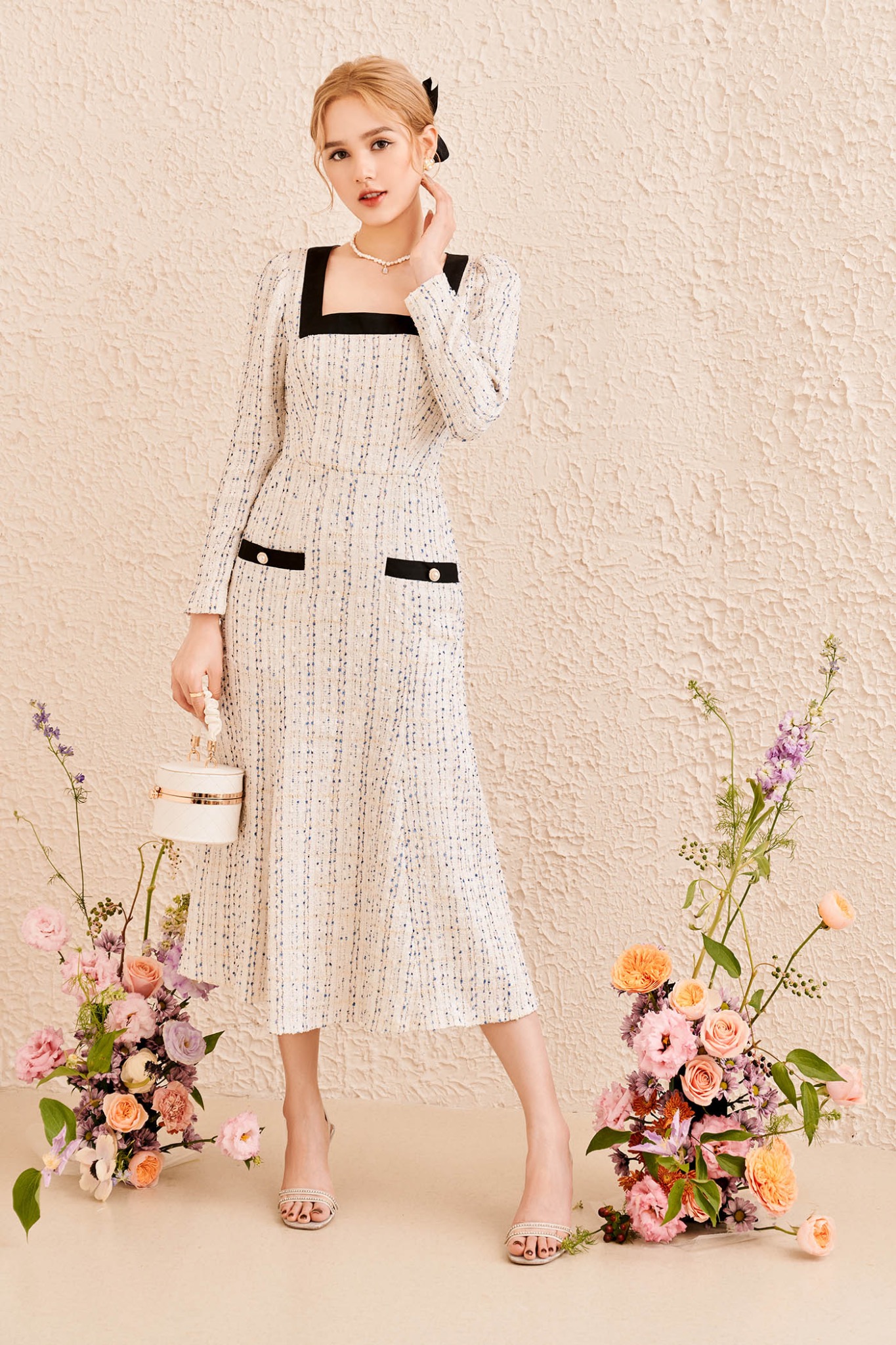 Đầm tweed midi tay dài cổ vuông