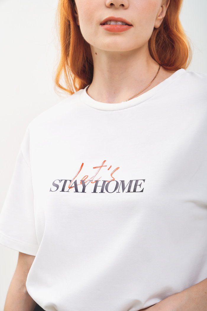 Áo thun relax graphic lets stay home