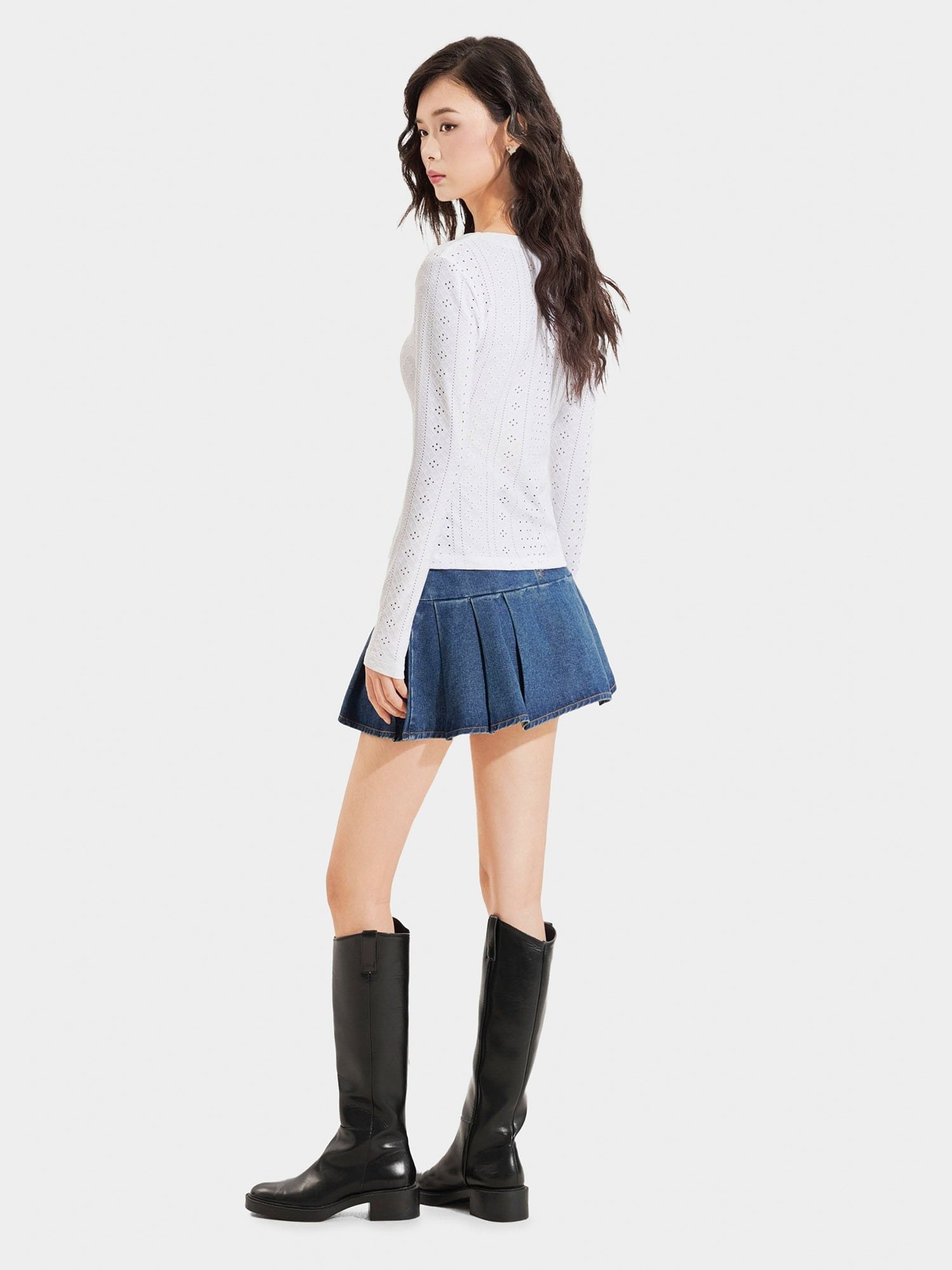  Áo thun thêu tay dài cổ tim đính nơ thân trước 