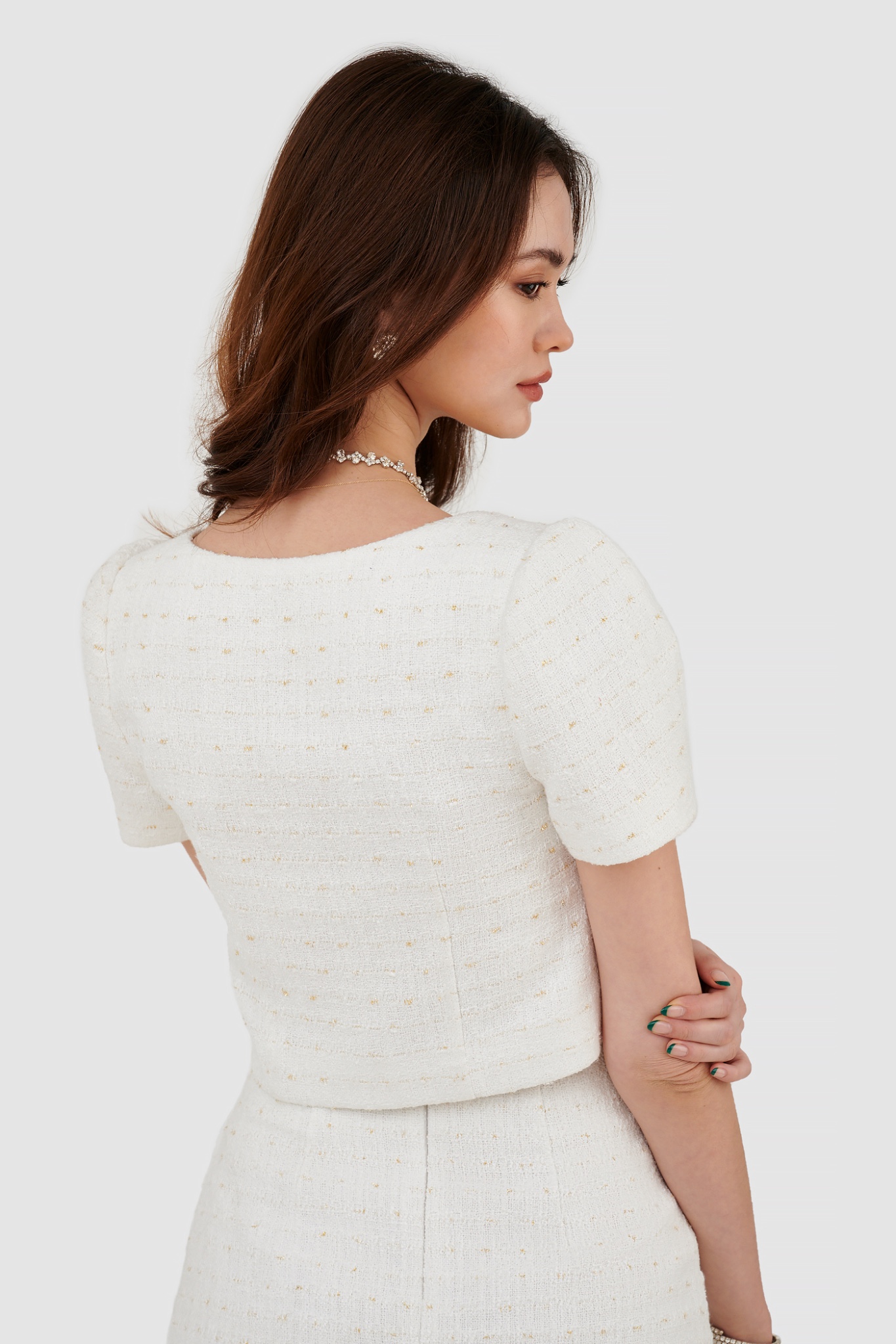 Áo crop top tweed nhấn 6 nút