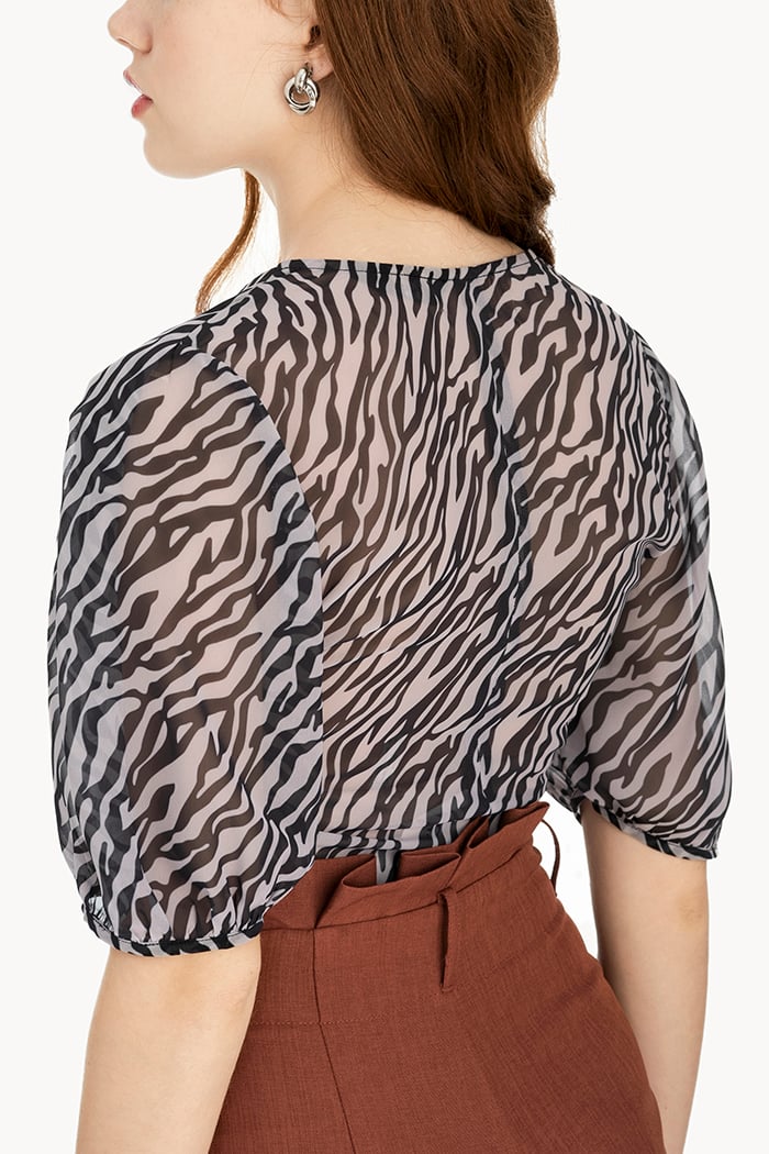 Áo croptop đắp chéo hoạ tiết zebra