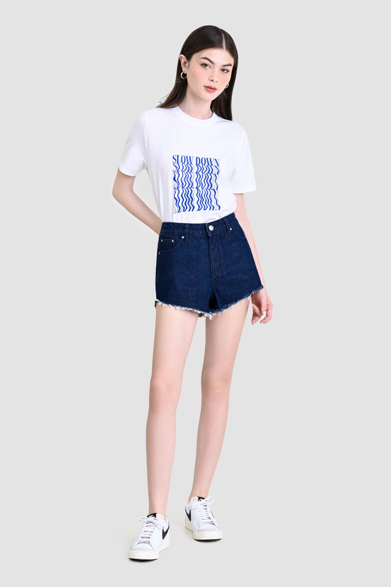  Áo thun graphic slow down 