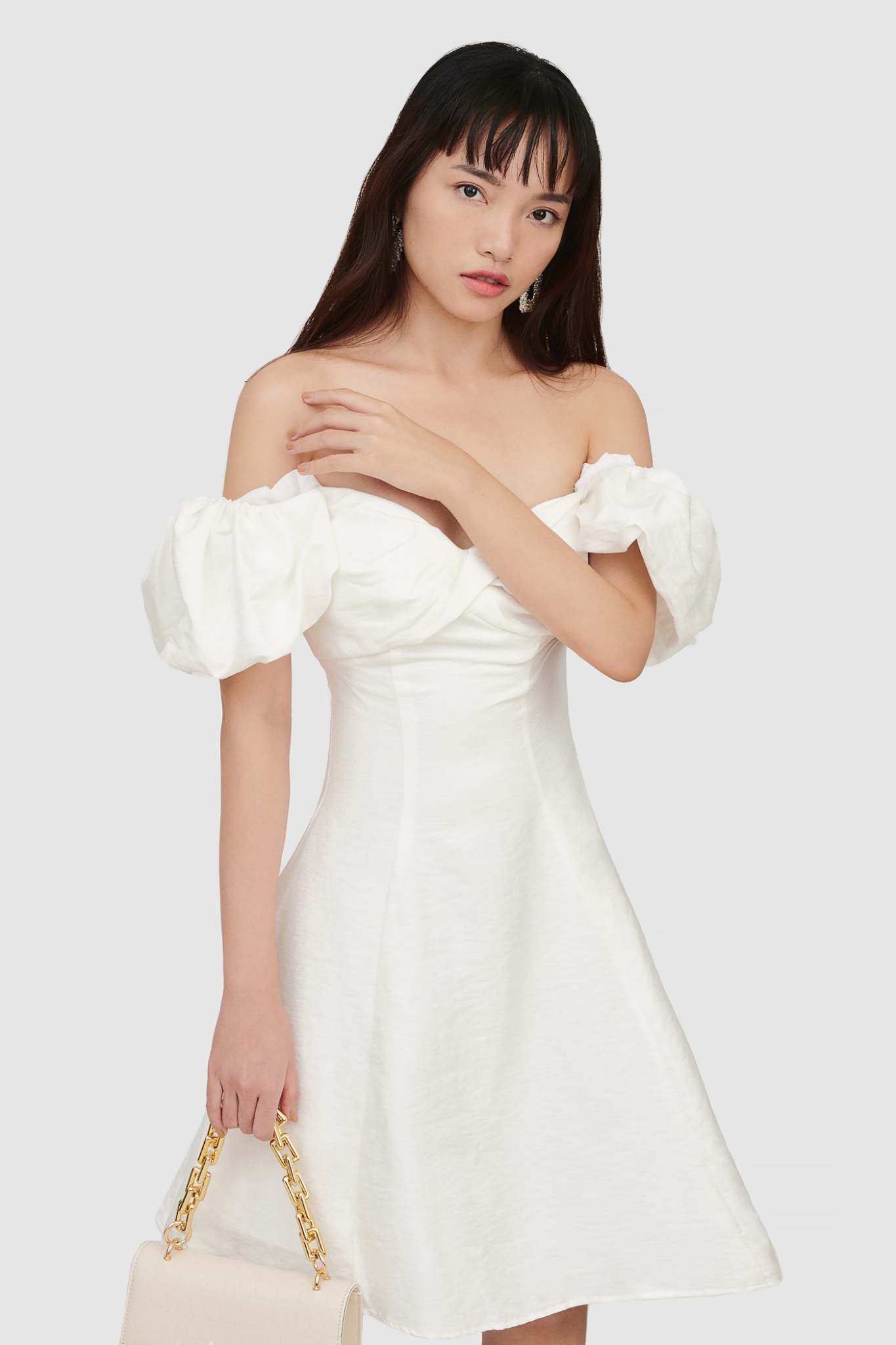 Đầm tay phồng nhấn xoắn ngực